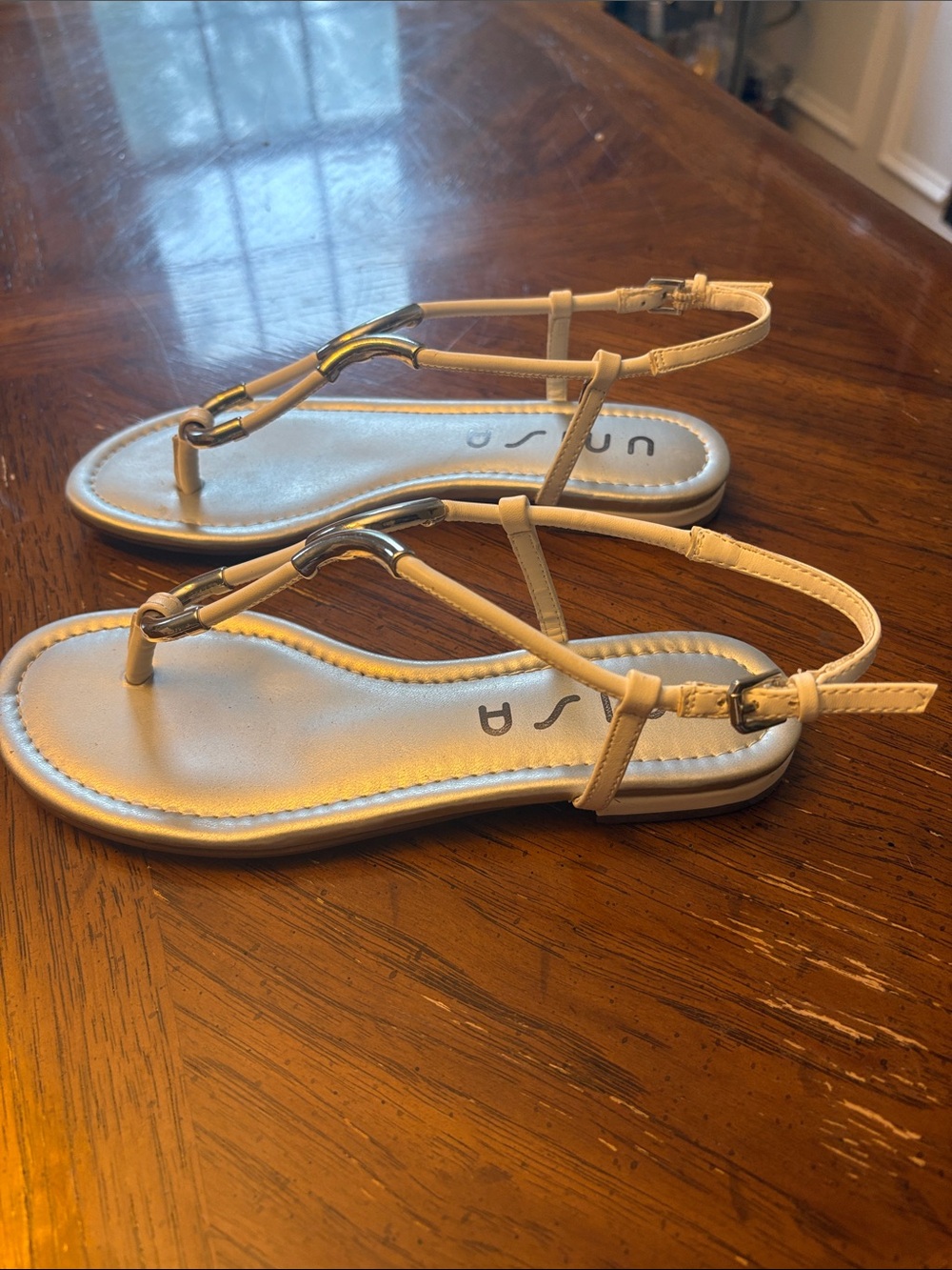 NWT Unisa White T-Strap Women's Sandals with Metallic Accent